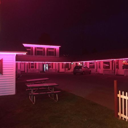 Trail Riders Motel Грэнби Экстерьер фото