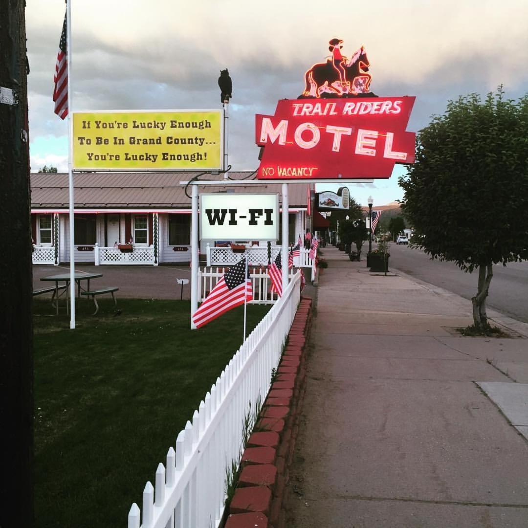 Trail Riders Motel Грэнби Экстерьер фото