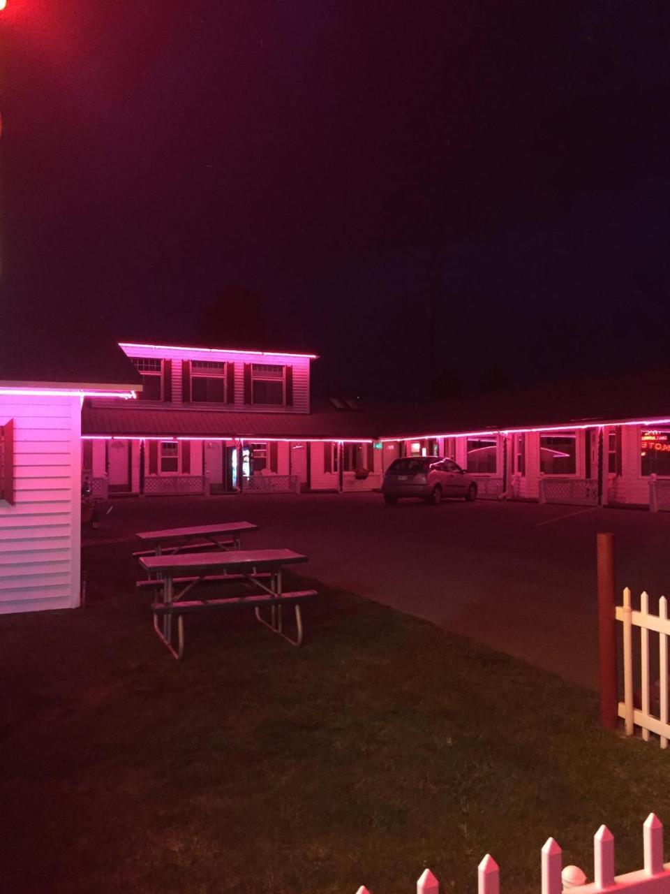 Trail Riders Motel Грэнби Экстерьер фото